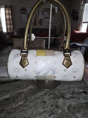 MCM White Barrel Papillon